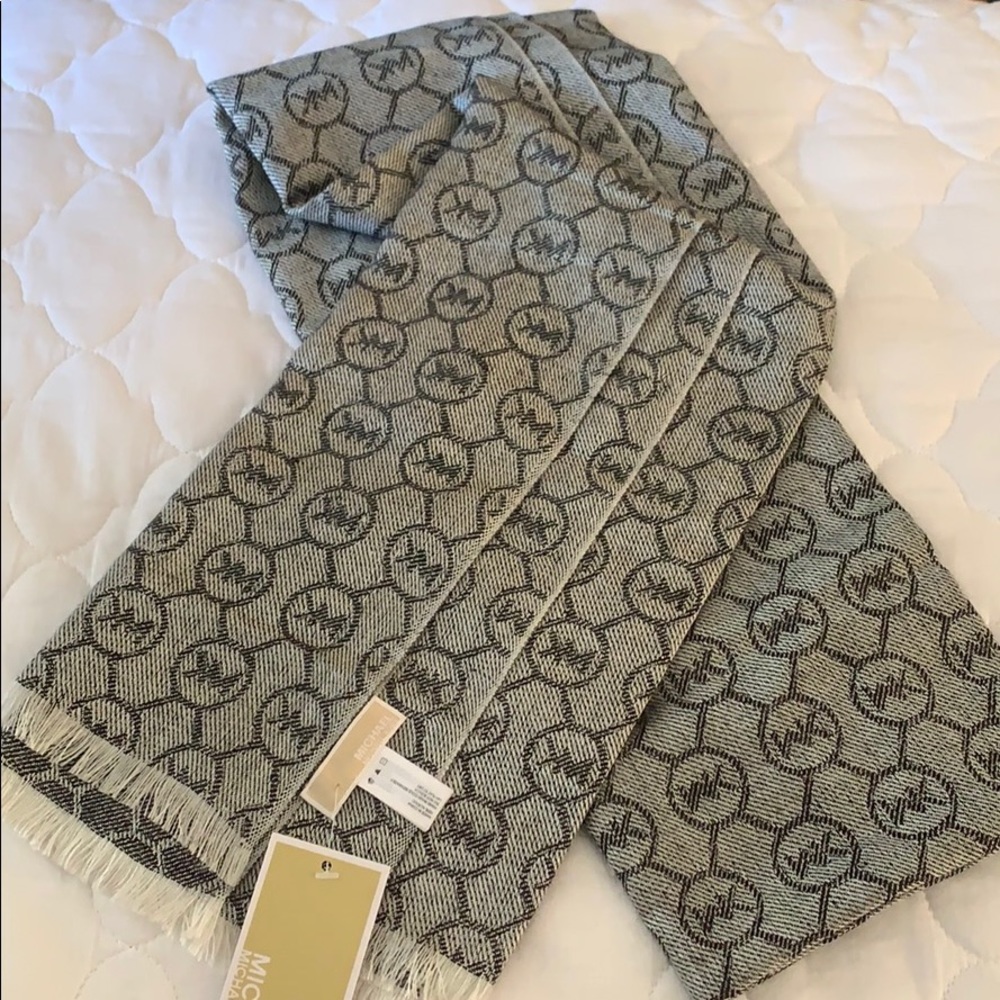 Michael kors scarf